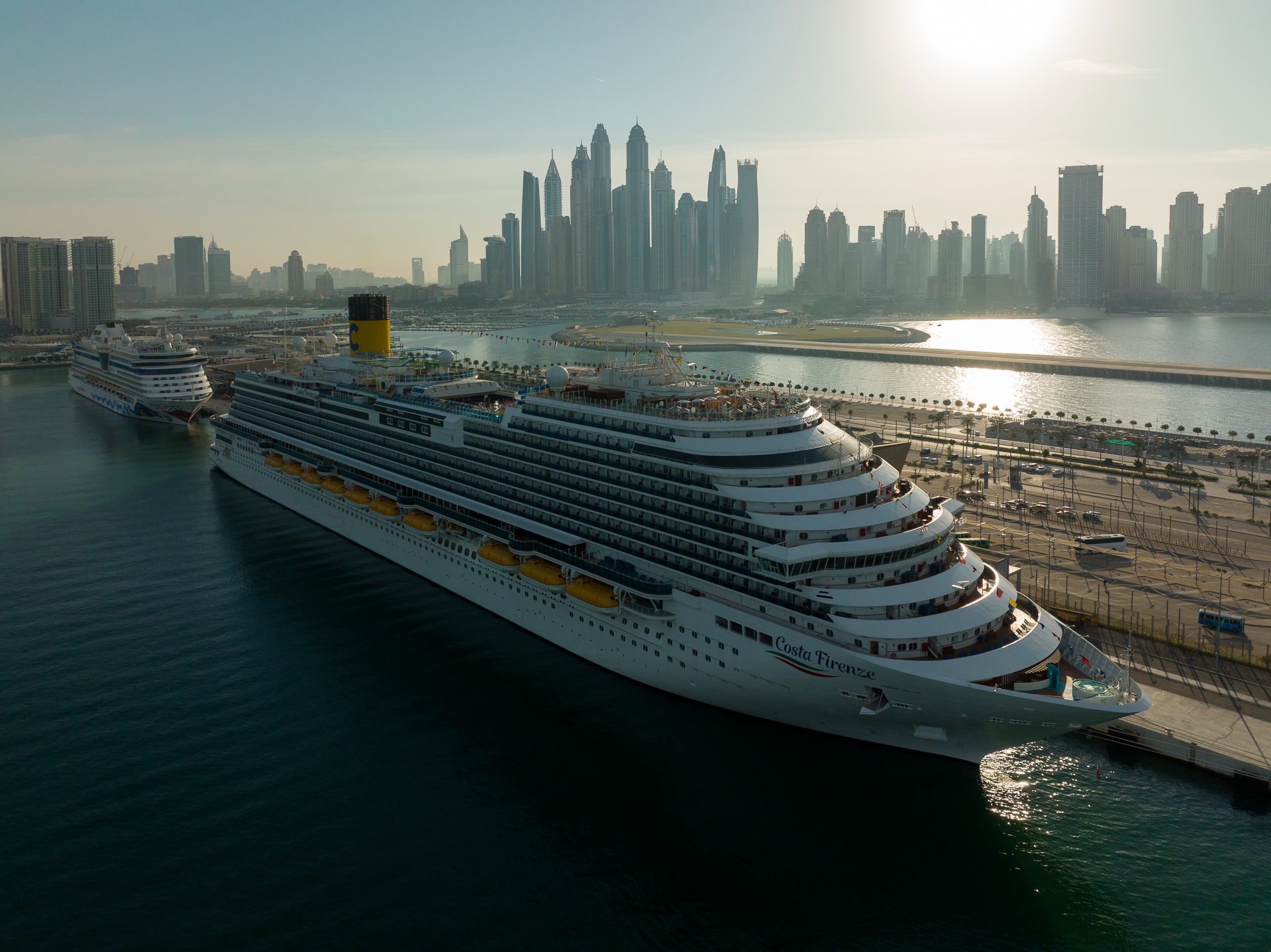 Carnival Corporation celebra la inauguración de la terminal de cruceros del puerto de Dubái