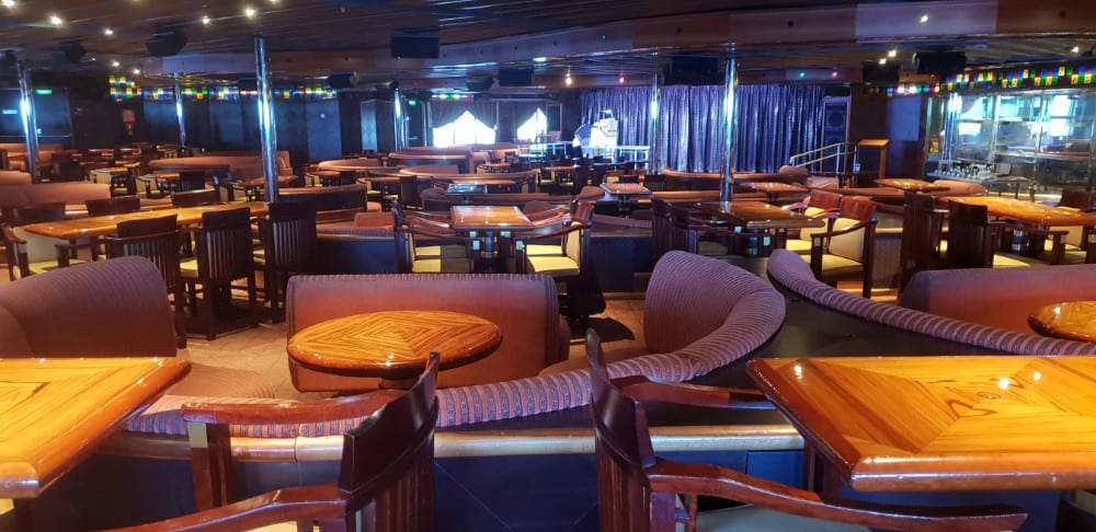 Salón de comedia Carnival Ship