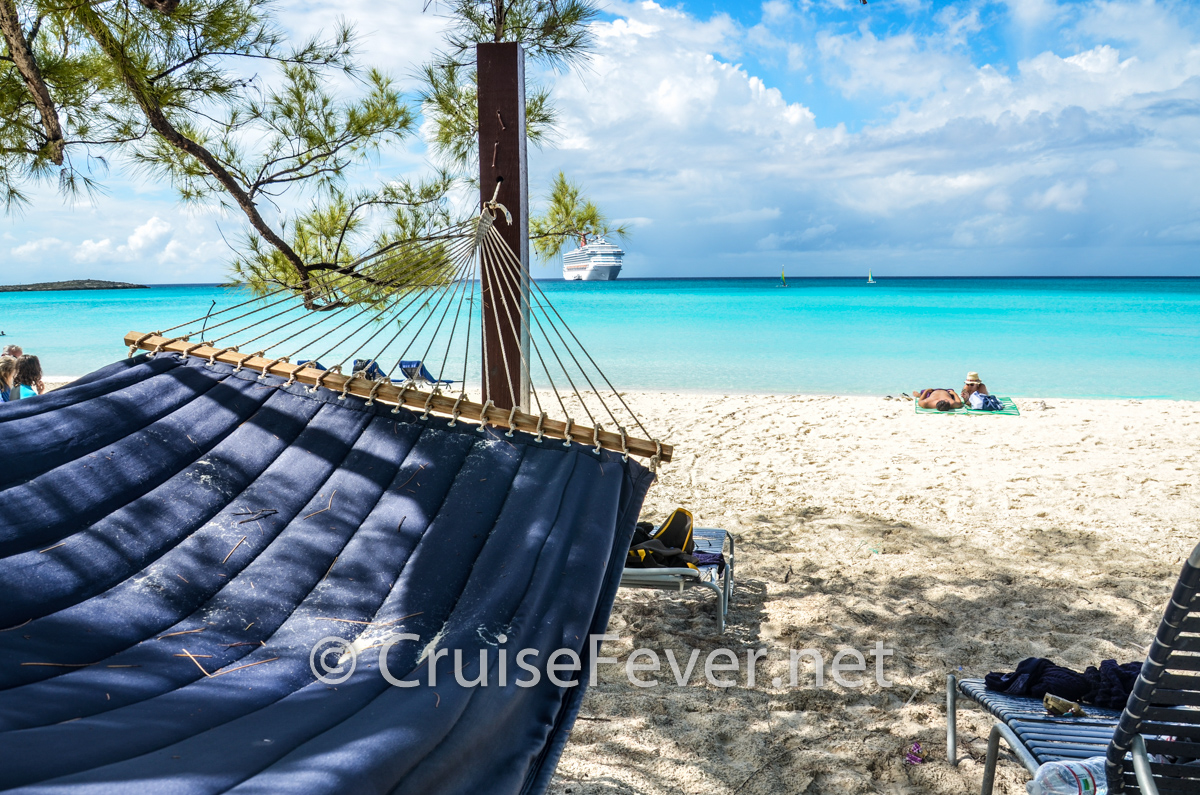16 cosas que hacer en Half Moon Cay, Bahamas (Guía definitiva) Hamaca Playa Media Luna