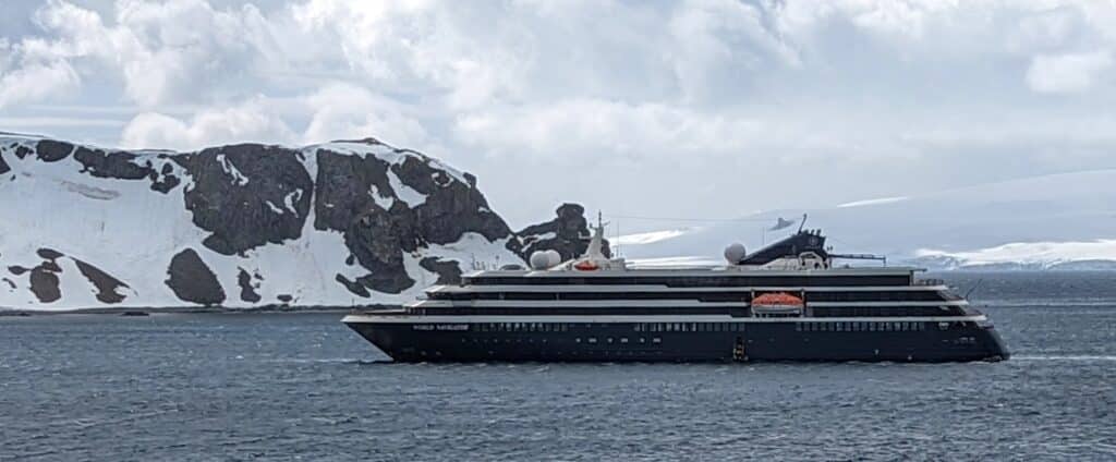 Esfuerzo de cristal vs. World Navigator: ¿Cuáles son las diferencias? Navegador del mundo