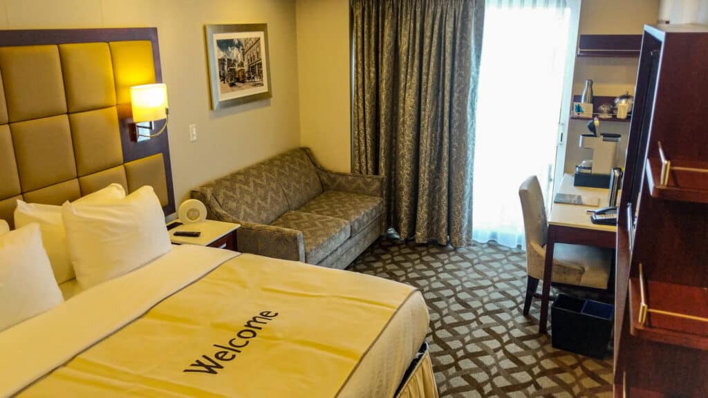 Camarote estándar con balcón a bordo del American Countess