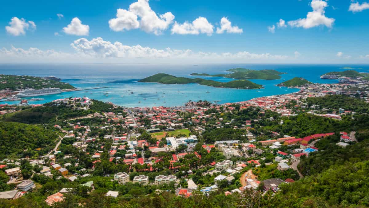 Carlota Amalia, Santo Tomás