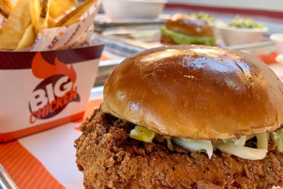 Resplandor de carnaval, pollo grande