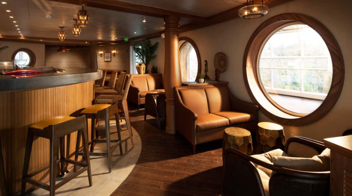 Disney Wonder Cove Café