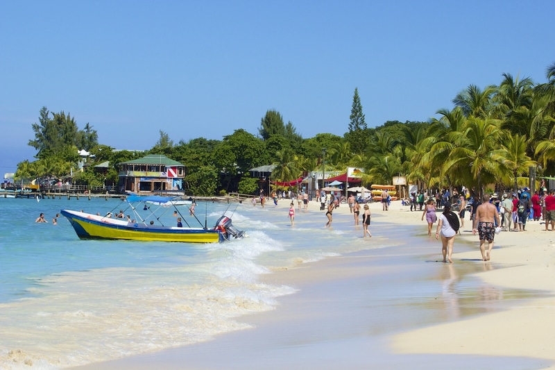 17 mejores cosas para hacer en Roatán en un crucero playa de la bahía oeste
