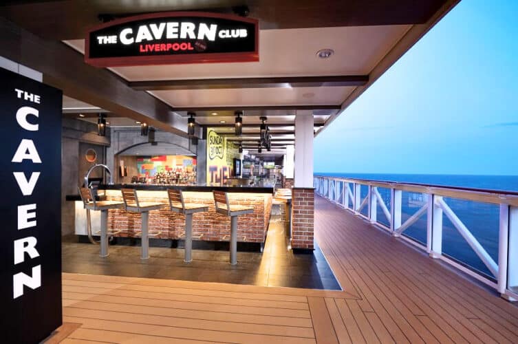 The Cavern Club en The Waterfront en el Norwegian Bliss