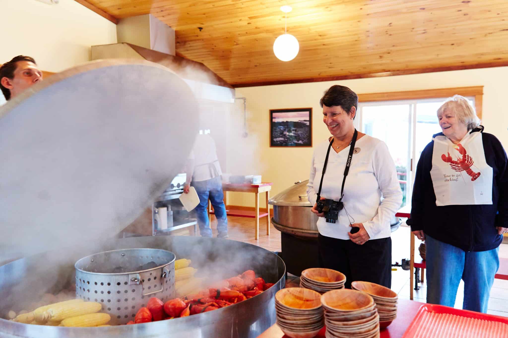 Langosta horneada en Bar Harbor en crucero de verano a Nueva Inglaterra