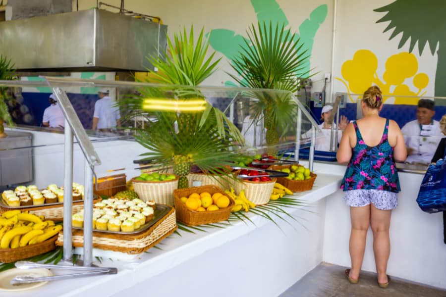 Pabellón de comida que está a cargo del barco
