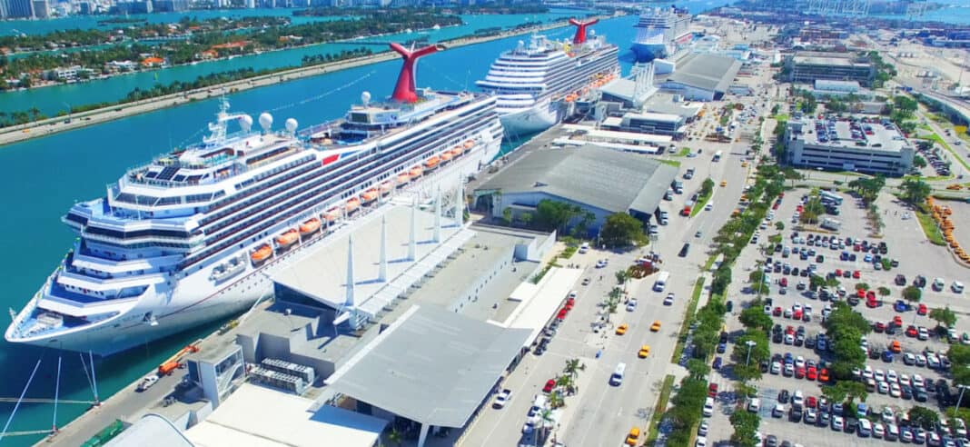 Cruceros Carnival atracados en Miami