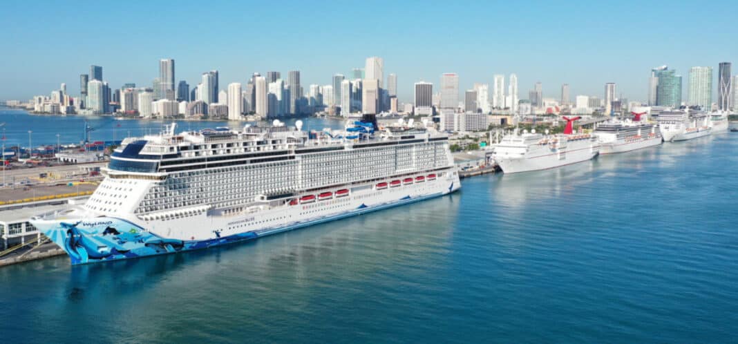 Cruceros atracados en Miami