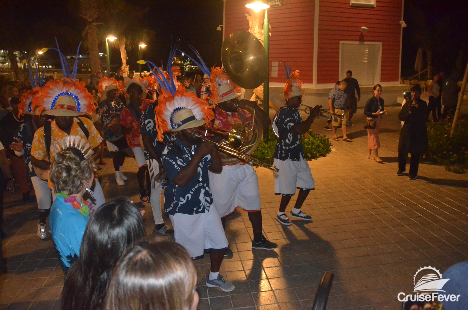 7 razones para visitar Ocean Cay desfile de junkanoo