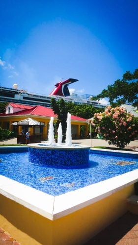 Compras en el puerto de Mahogany Bay