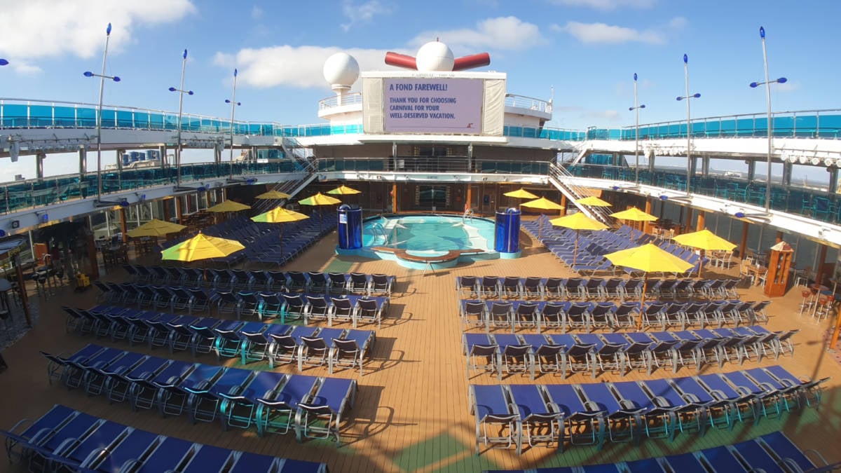 Cubierta de la línea de cruceros Carnival