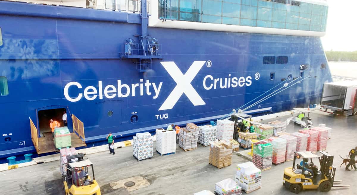 Barco de cruceros de celebridades atracado