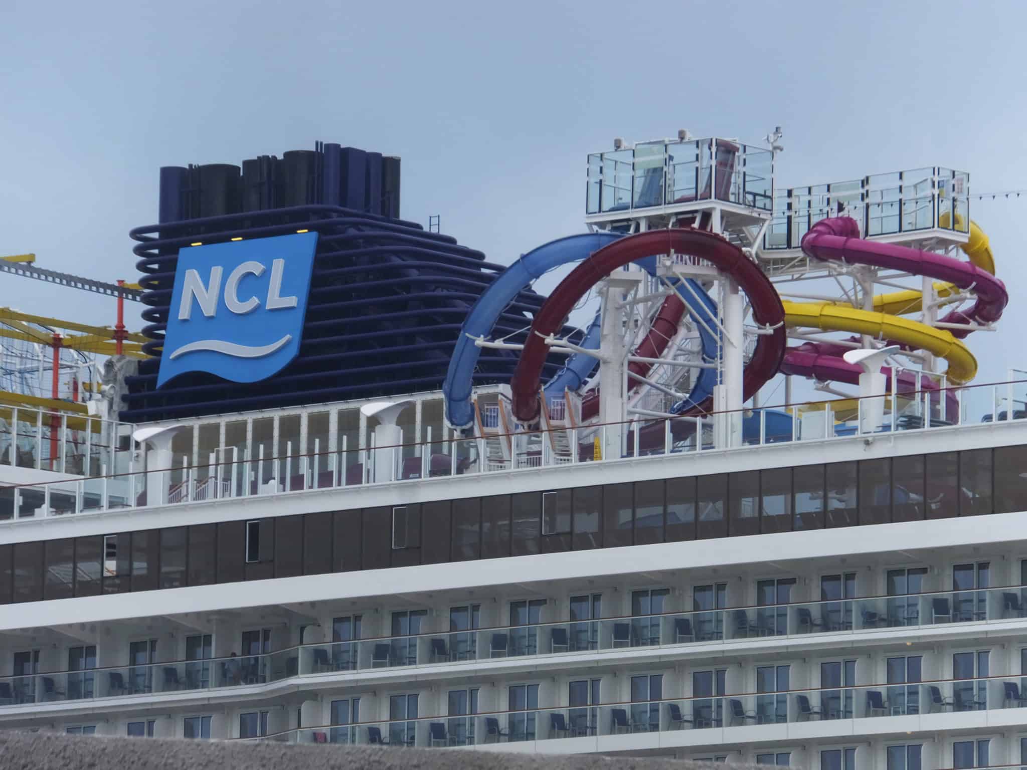 El fundador de Norwegian Cruise Line, Knut Kloster, es homenajeado