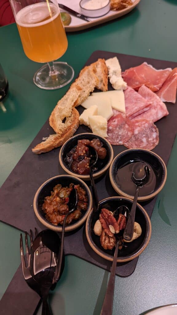 La guía de restaurantes definitiva para la nueva dama valiente de Virgin Voyages La guía definitiva de restaurantes para la nueva dama valiente de Virgin Voyages | 10