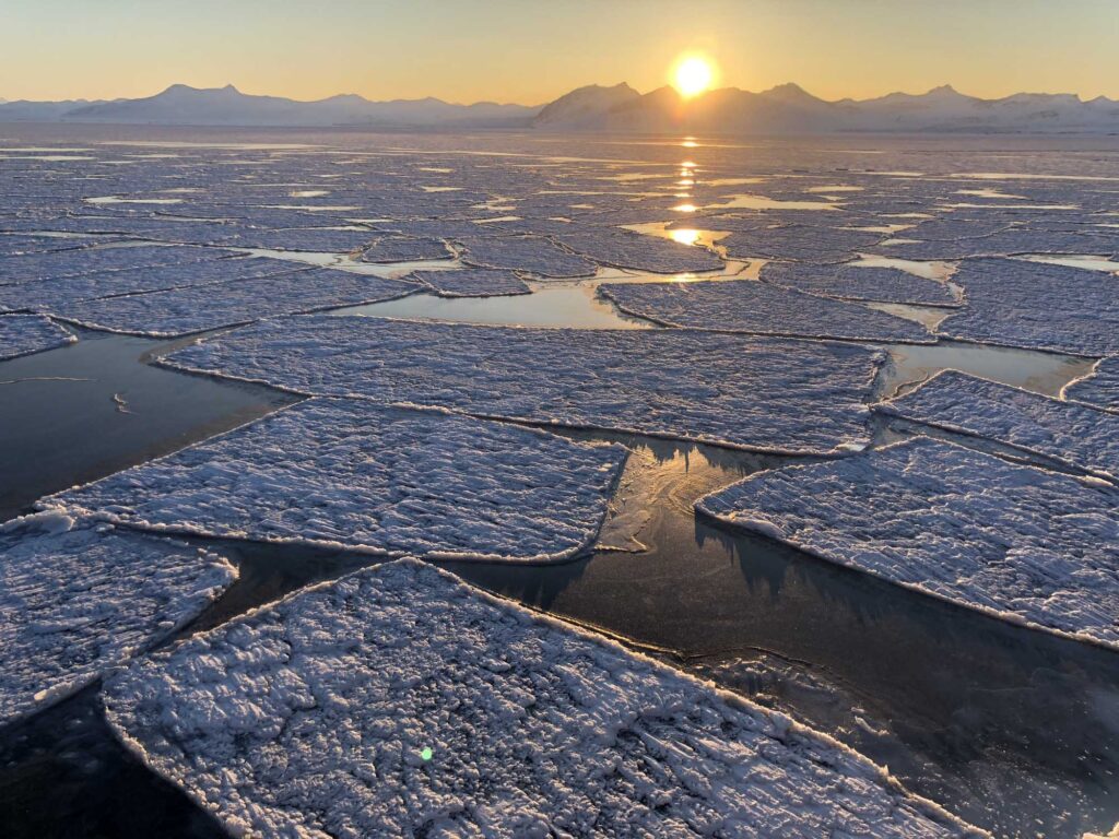 Descubra el Svalbard ártico primaveral con Lindblad Expeditions |  11