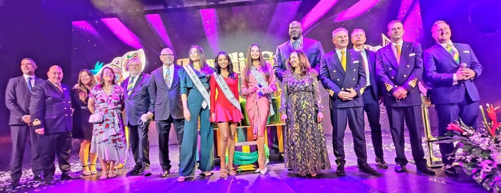 Carnival Cruise Line bautiza Mardi Gras |  10