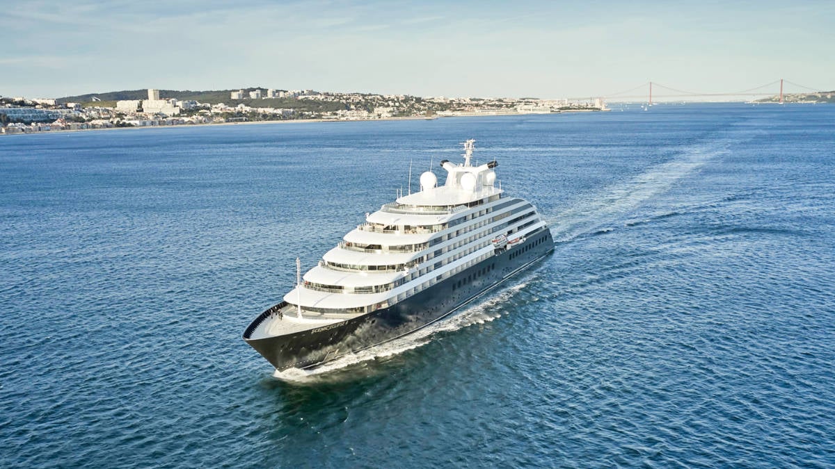 Embarcación de ultralujo zarpa en viaje inaugural de 12 días