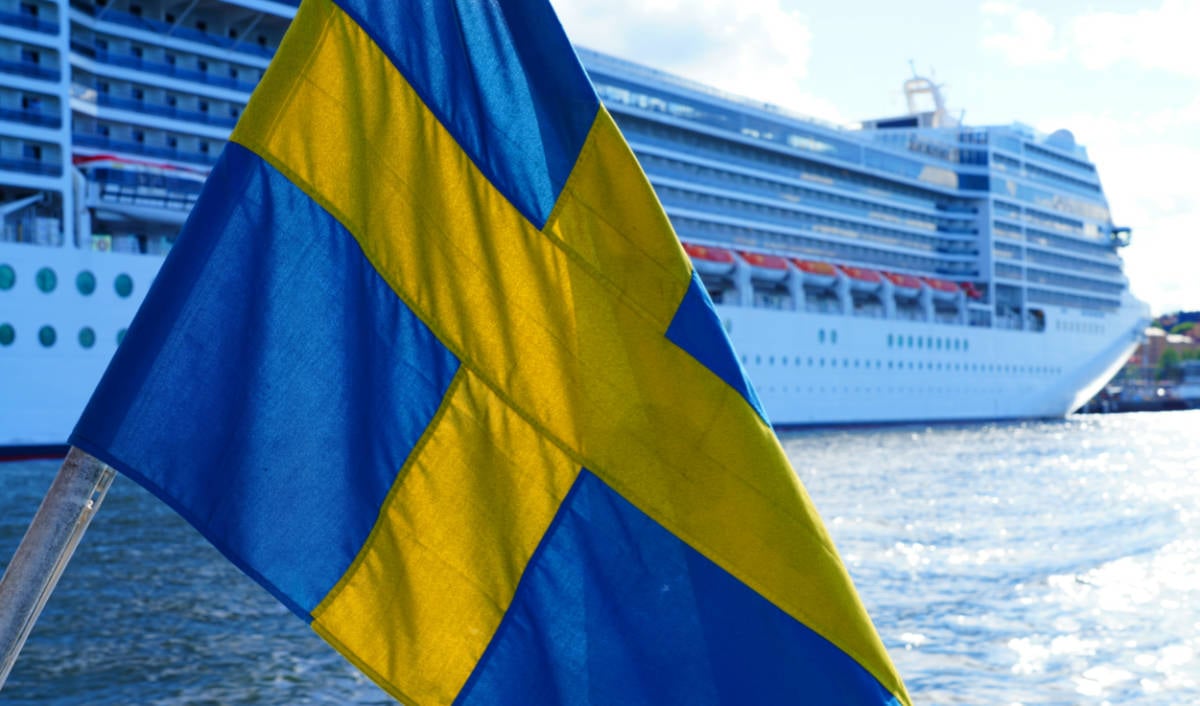 Crucero atracado en Suecia
