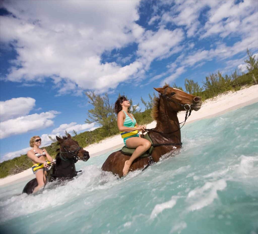 Excursión a caballo en Half Moon Cay Bahamas