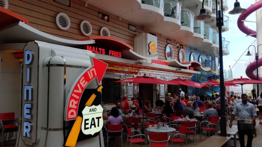 Navegar en el crucero más grande del mundo: Symphony of the Seas es simplemente diferente |  dieciséis