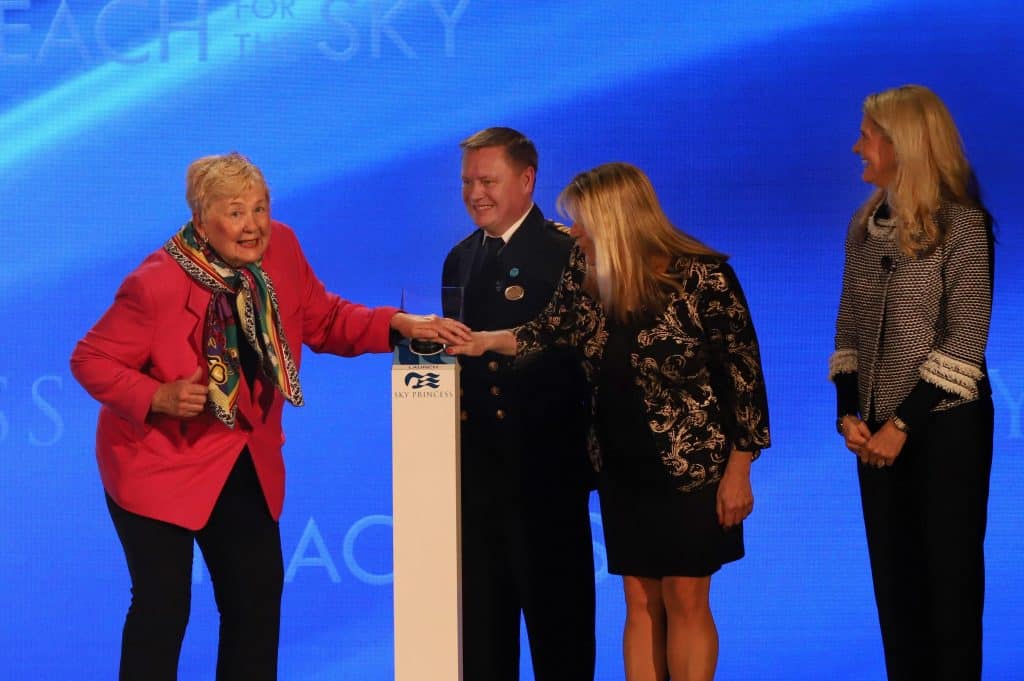 Ceremonia de nombramiento de la princesa del cielo
