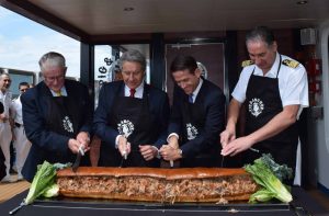 Carnival Magic comienza a navegar desde Puerto Cañaveral - Inauguración de Guy's Pig & Anchor BBQ & Smokehouse |  Línea de cruceros Carnival |  EP1 |  17