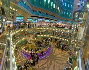 Carnival Magic comienza a navegar desde Puerto Cañaveral - Inauguración de Guy's Pig & Anchor BBQ & Smokehouse |  Línea de cruceros Carnival |  EP1 |  17