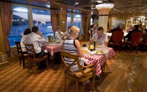 Carnival Magic comienza a navegar desde Puerto Cañaveral - Inauguración de Guy's Pig & Anchor BBQ & Smokehouse |  Línea de cruceros Carnival |  EP1 |  17