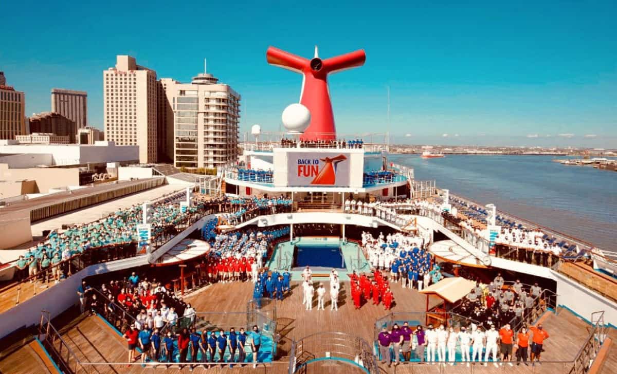 Tripulación Carnival Valor