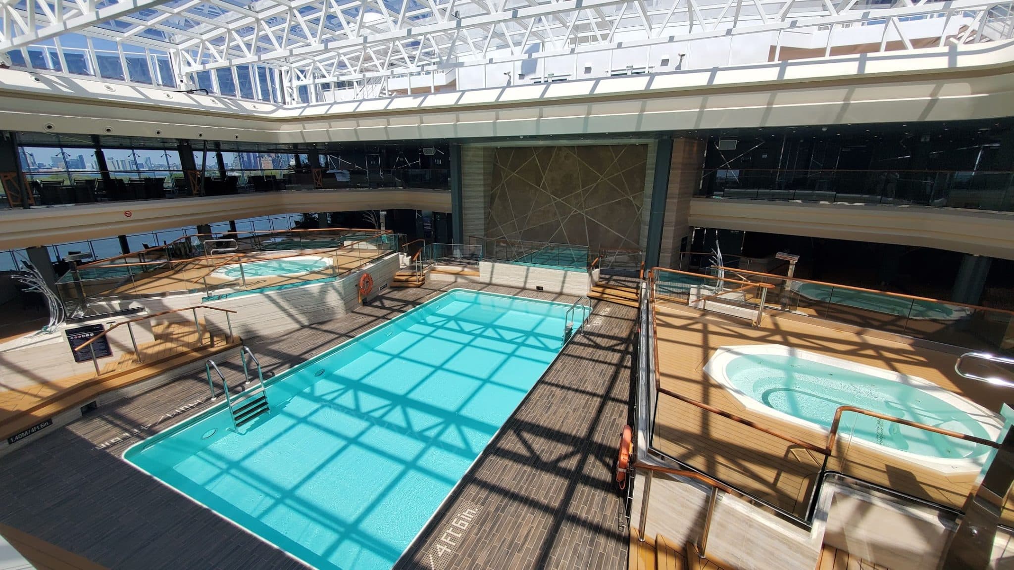 6 razones para tomar un crucero desde la ciudad de Nueva York en MSC Meraviglia Piscina de bambú en MSC Meraviglia