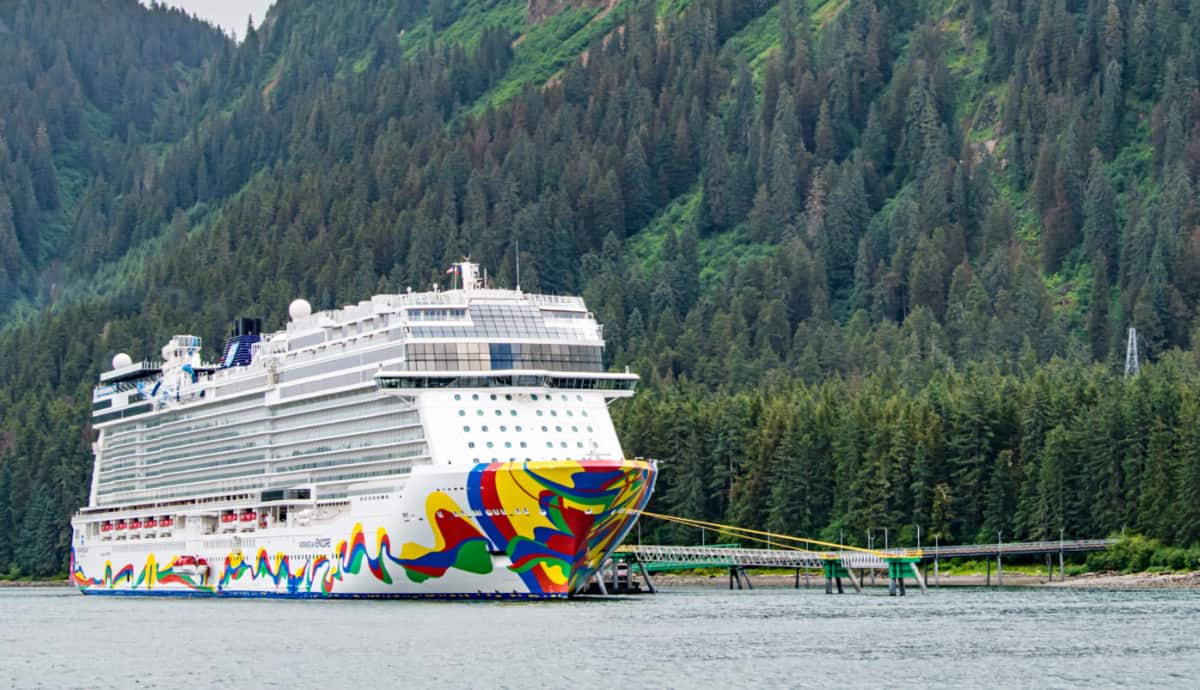 Norwegian Encore en Icy Strait Point, Alaska