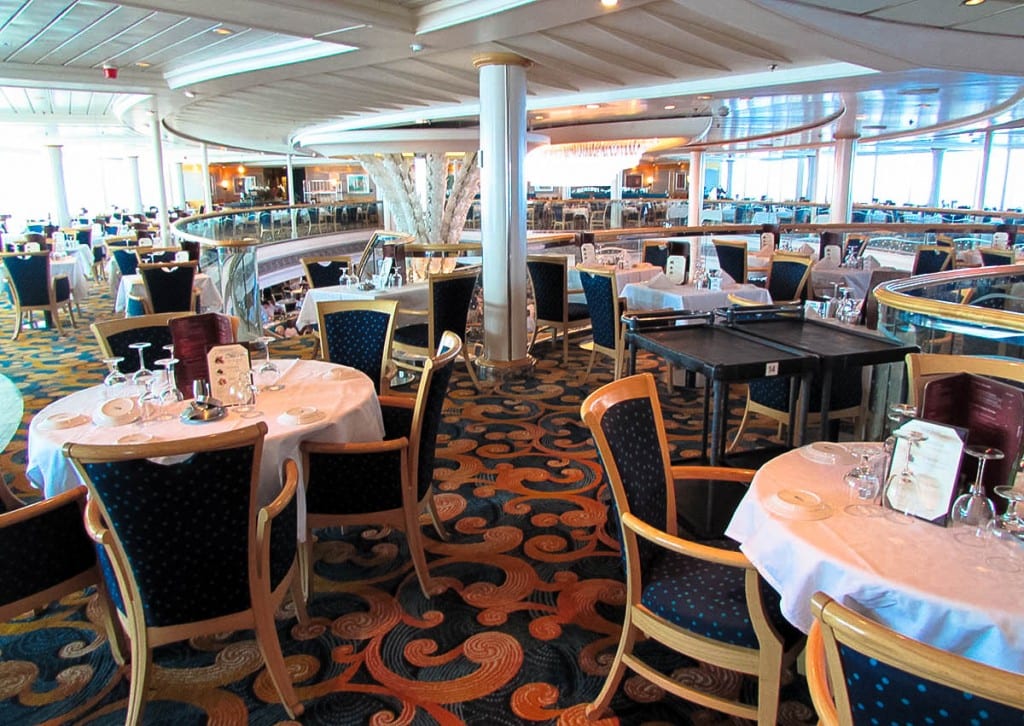 9 consejos para comer en el comedor principal de un crucero