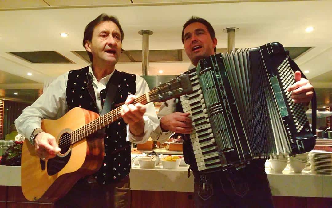 Viking.TV explora el mundo a través de la literatura y la poesía