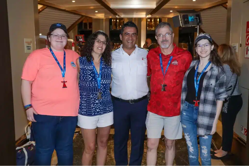 Carnival Cruise Line se convierte en la primera línea de cruceros en navegar con 100 millones de pasajeros |  10