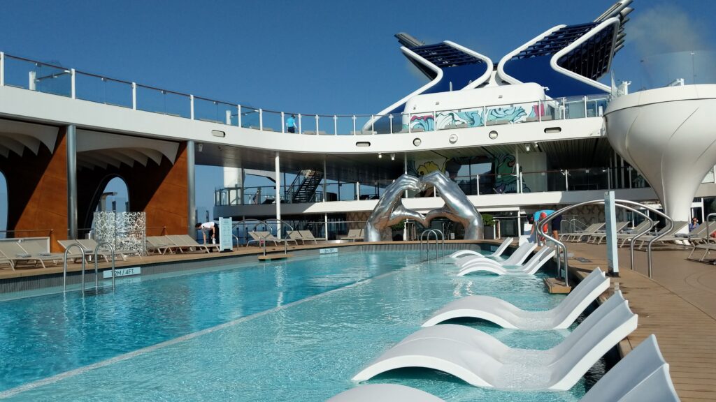 Celebrity Apex realiza exitosa travesía inaugural en Grecia, demuestra que los protocolos funcionan Celebrity Apex realiza exitosa travesía inaugural en Grecia, demuestra que los protocolos funcionan | 13