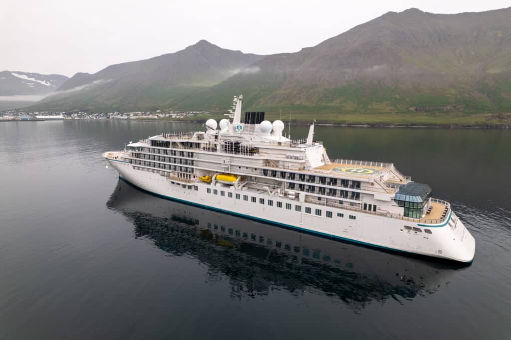 Crystal Endeavour nombrado 'Mejor nuevo barco de expedición' en los premios The Points Guy Editors' Choice Awards |  11