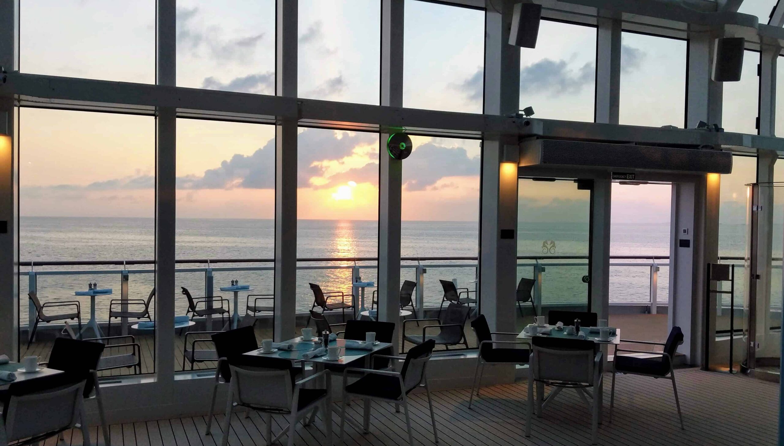 Esfuerzo de cristal vs. World Navigator: ¿Cuáles son las diferencias? Esfuerzo de cristal vs. World Navigator: ¿Cuáles son las diferencias?