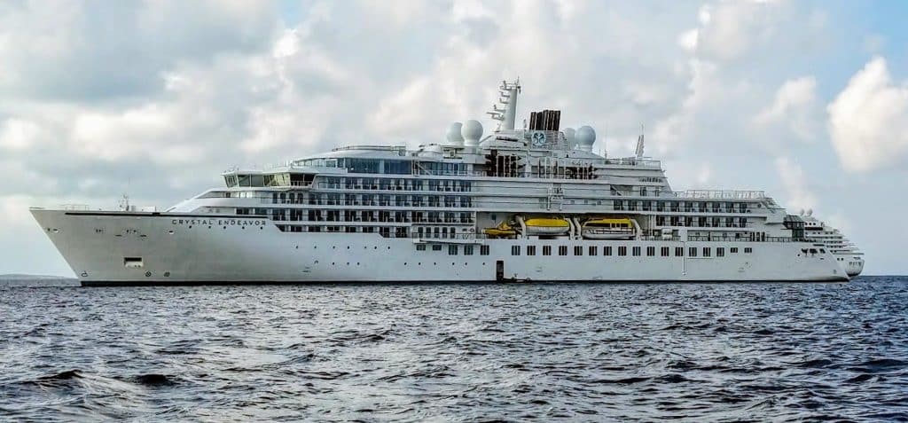 Esfuerzo de cristal vs. World Navigator: ¿Cuáles son las diferencias? Esfuerzo de cristal