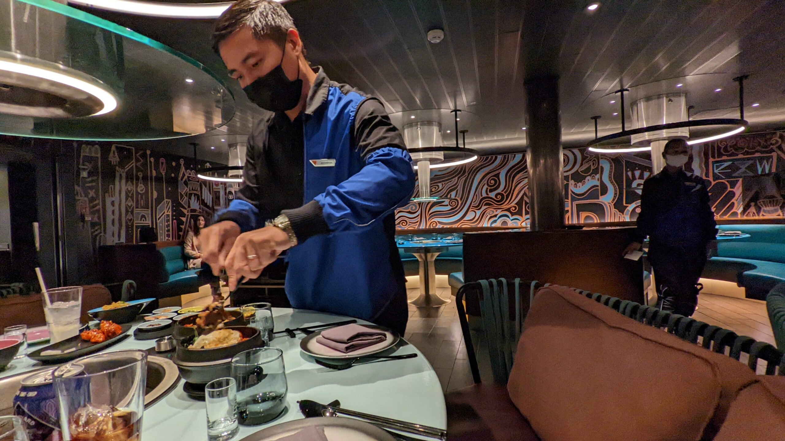 La guía de restaurantes definitiva para la nueva dama valiente de Virgin Voyages