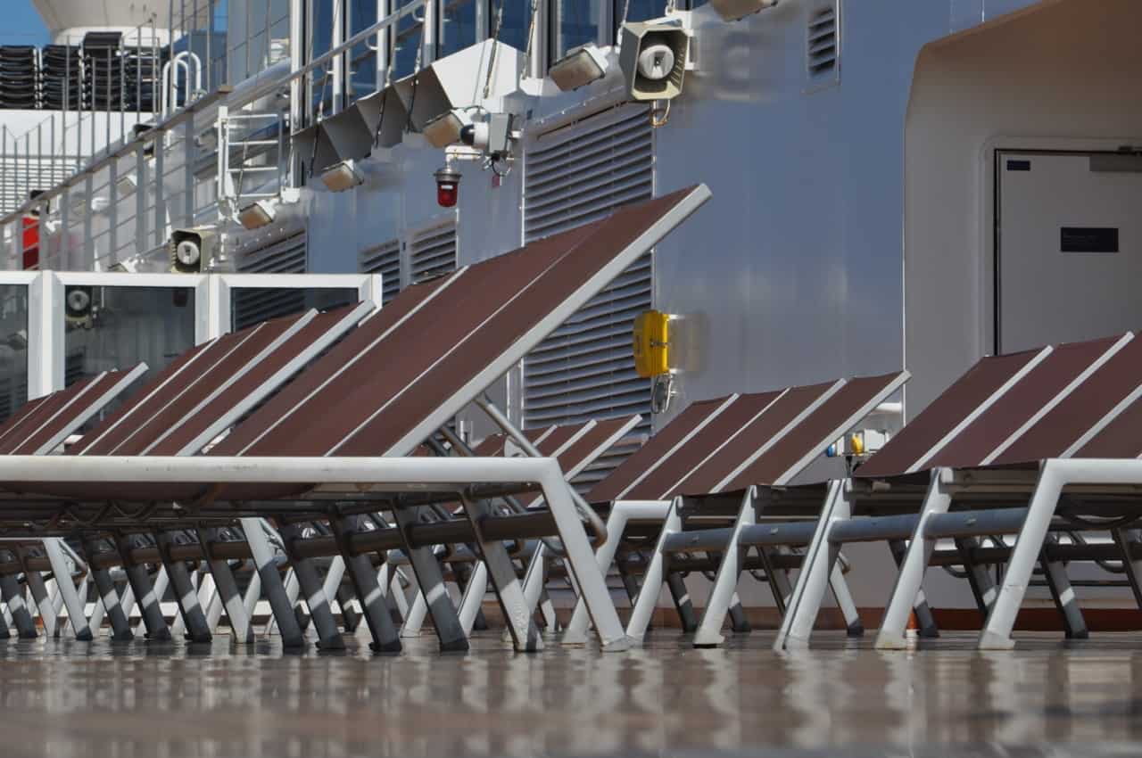 Etiqueta de crucero: sin panzazos en el jacuzzi