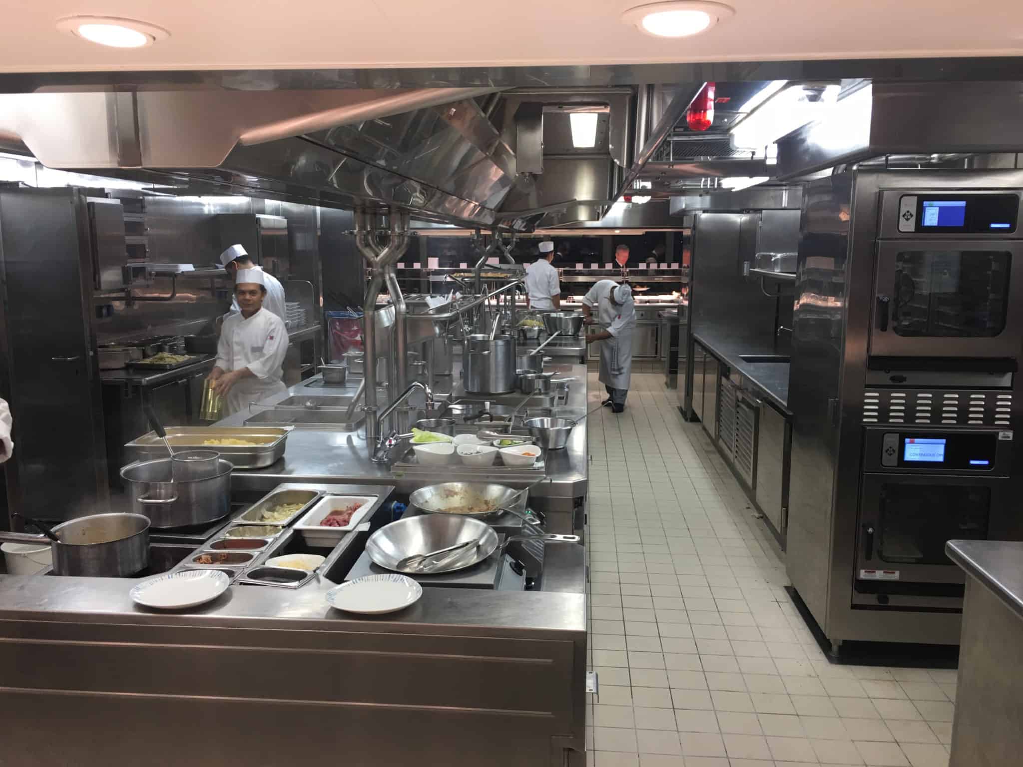 Cenar en el mar sigue siendo una gran razón para navegar