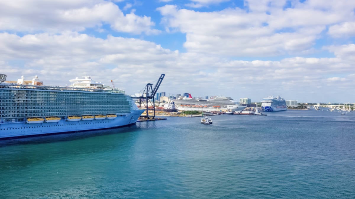 Cruceros atracados en Port Everglades