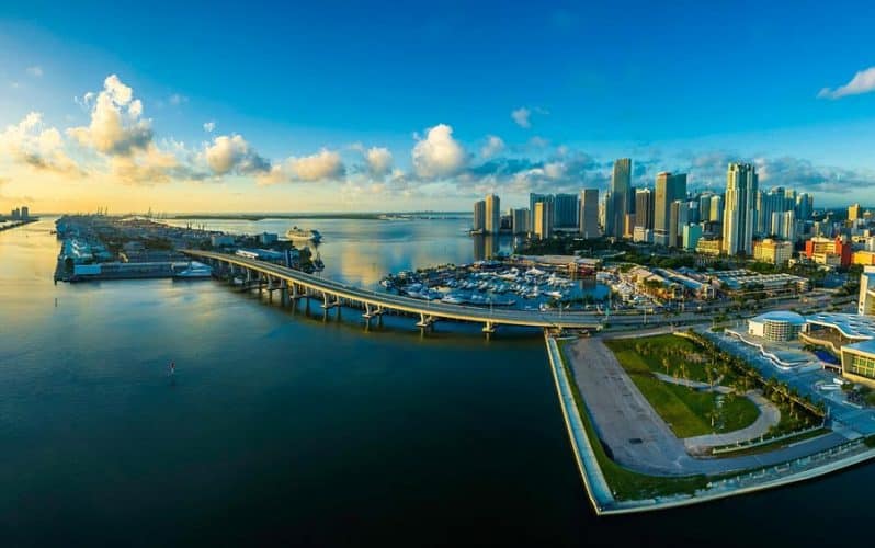 Hoteles cerca de Miami Cruise Port with Shuttle Service