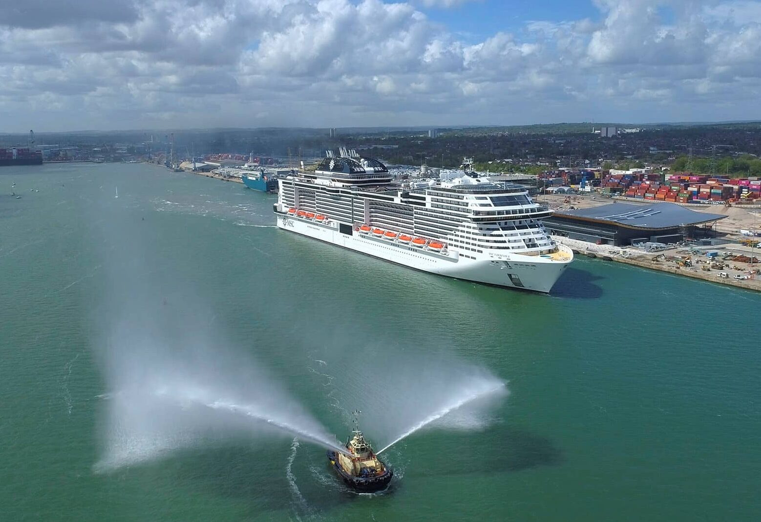 MSC Virtuosa llega a Southampton para ser el primer barco en comenzar cruceros por el Reino Unido