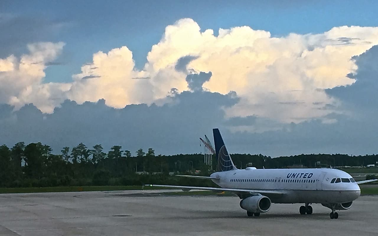 Diez maneras de ahorrar en pasajes aéreos para su crucero