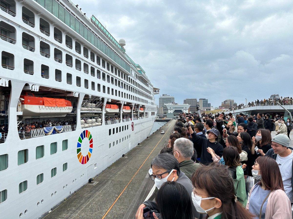 Salida del Barco de la Paz