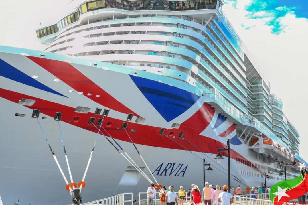 El crucero P&O hace escala inaugural en un popular destino caribeño